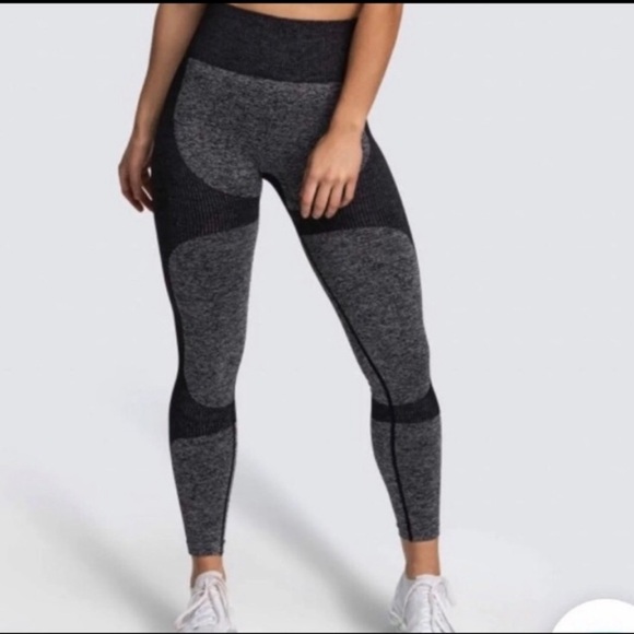 DOYOUEVEN Pants - Doyoueven black/grey IMPACT seamless workout pants